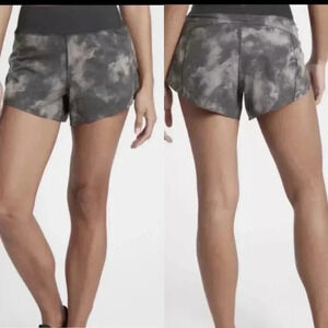 Athleta Run with It Printed 3.5" Shorts Nebula Black Size XL